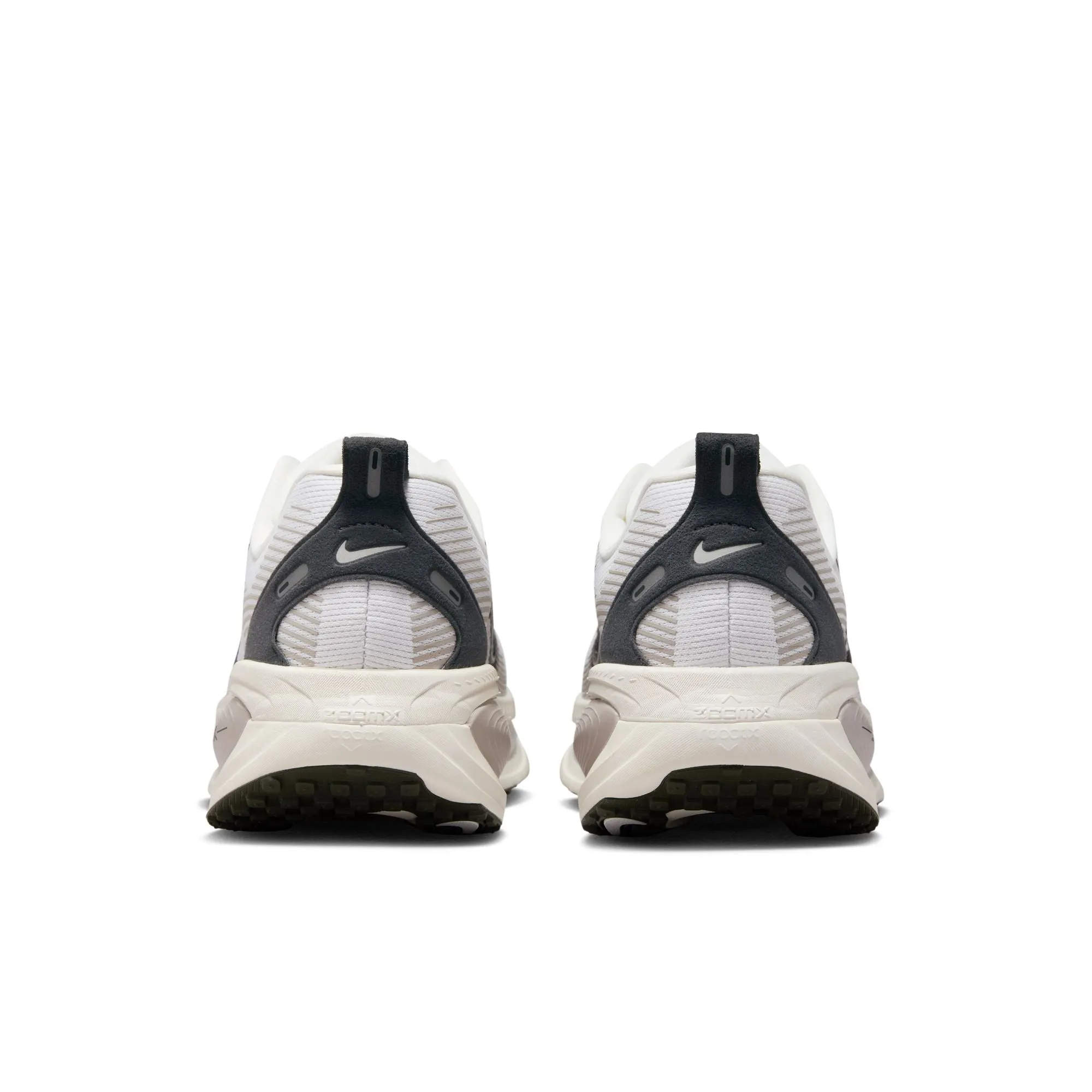 running in a field shoes running in a nature reserve Vomero 18 - Men's