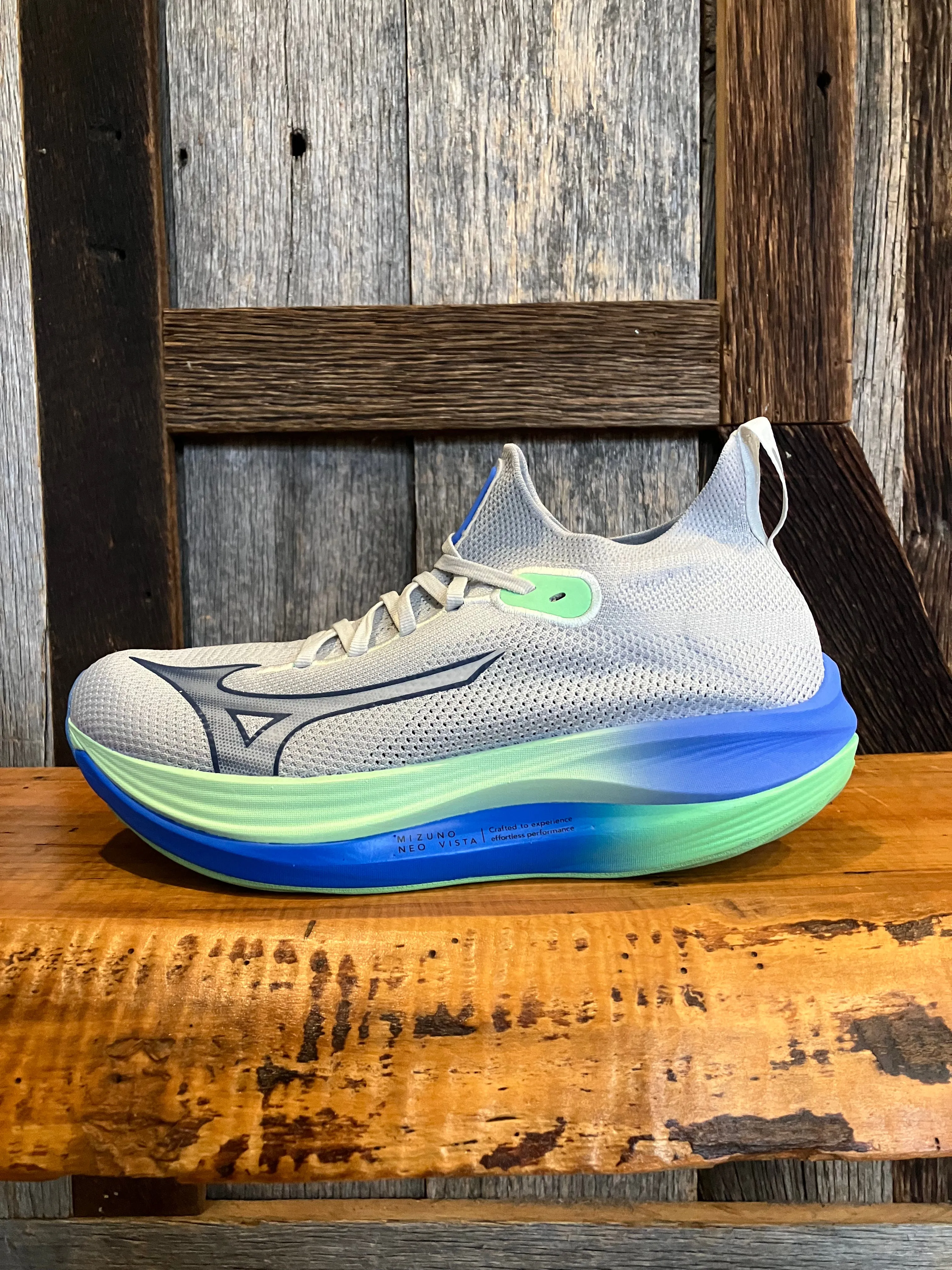 M Mizuno Neo Vista Comfortable Tongue