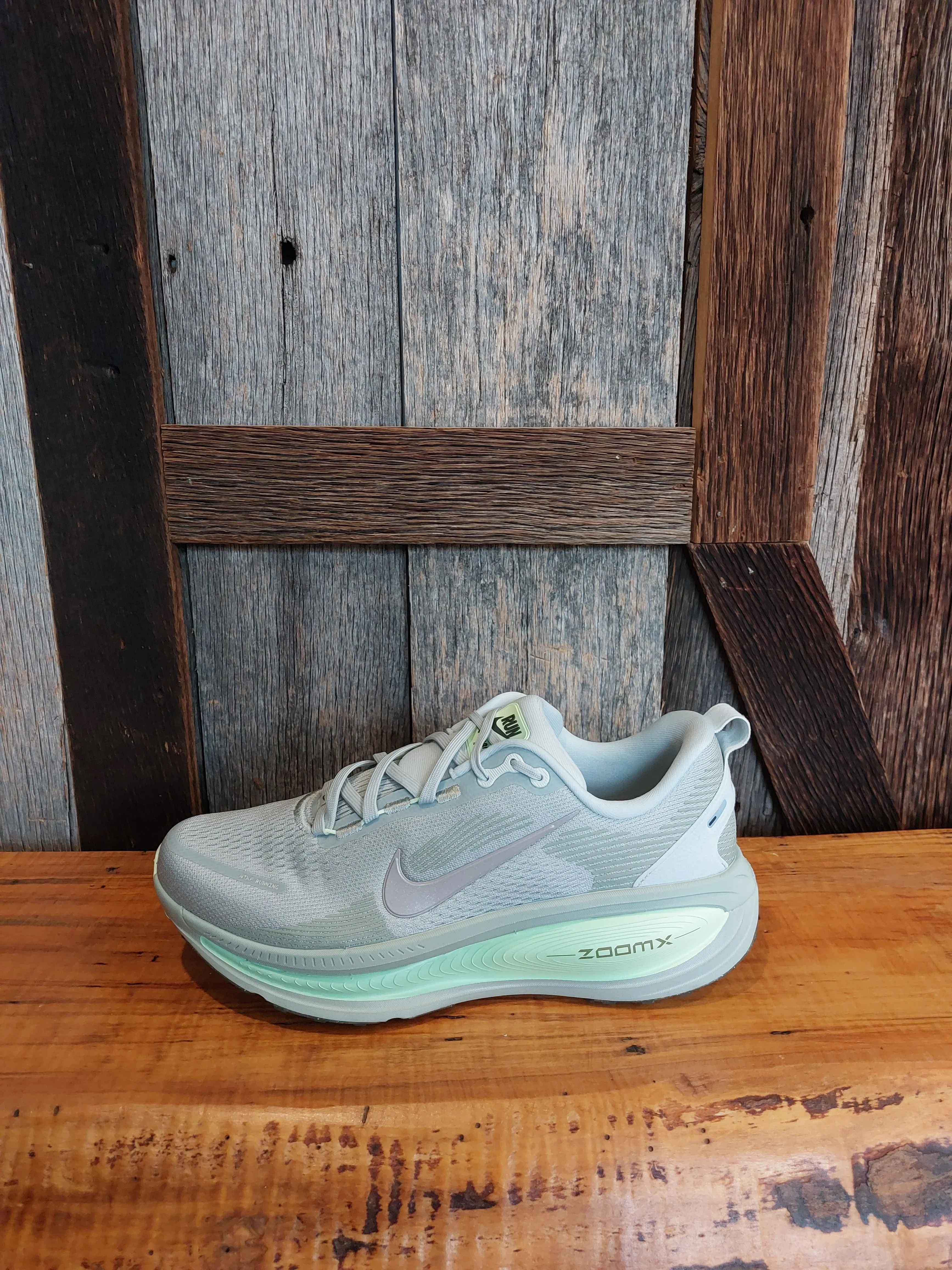 light - duty shoes autumn shoes M Nike Vomero 18