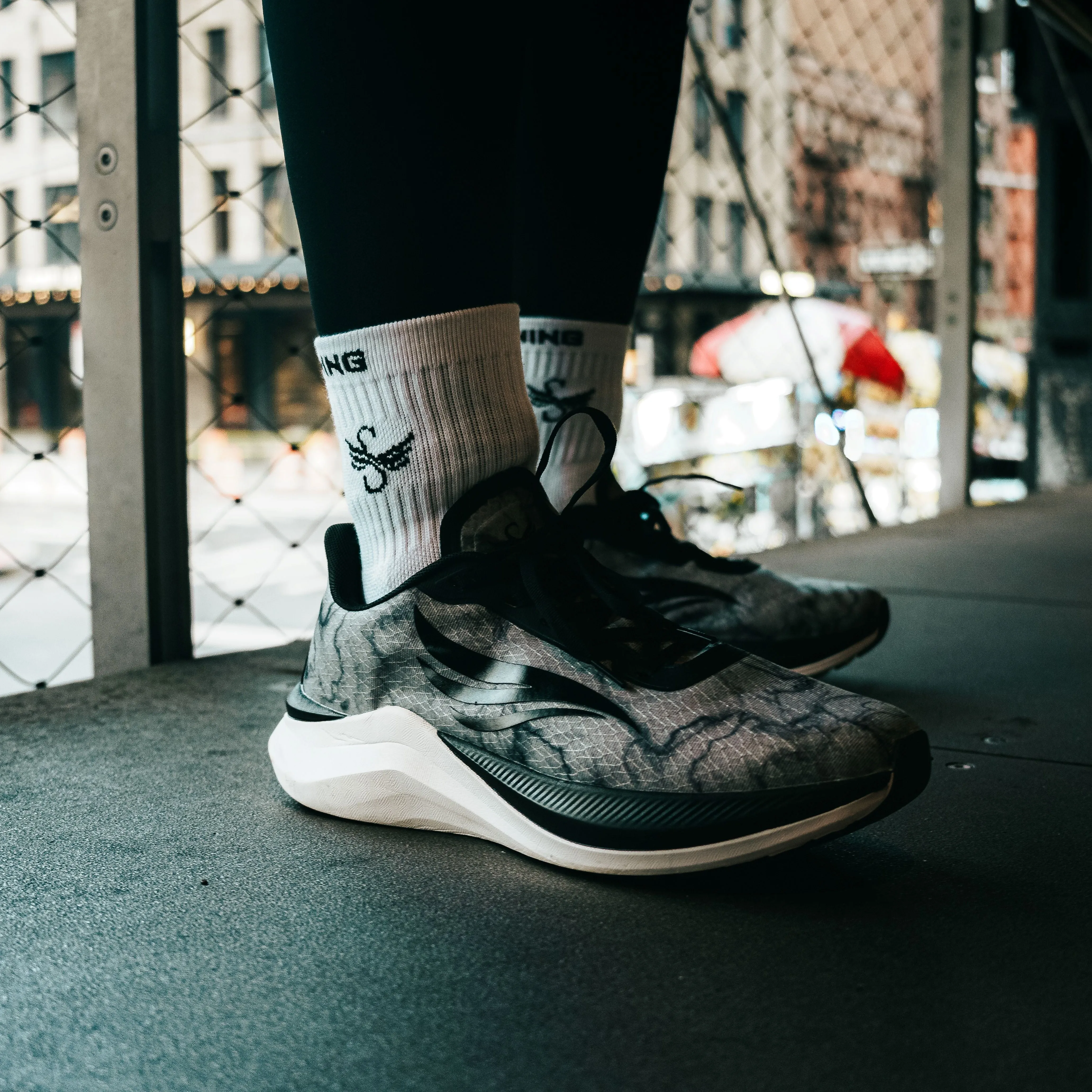 right - foot CELER Men Black Running Shoe