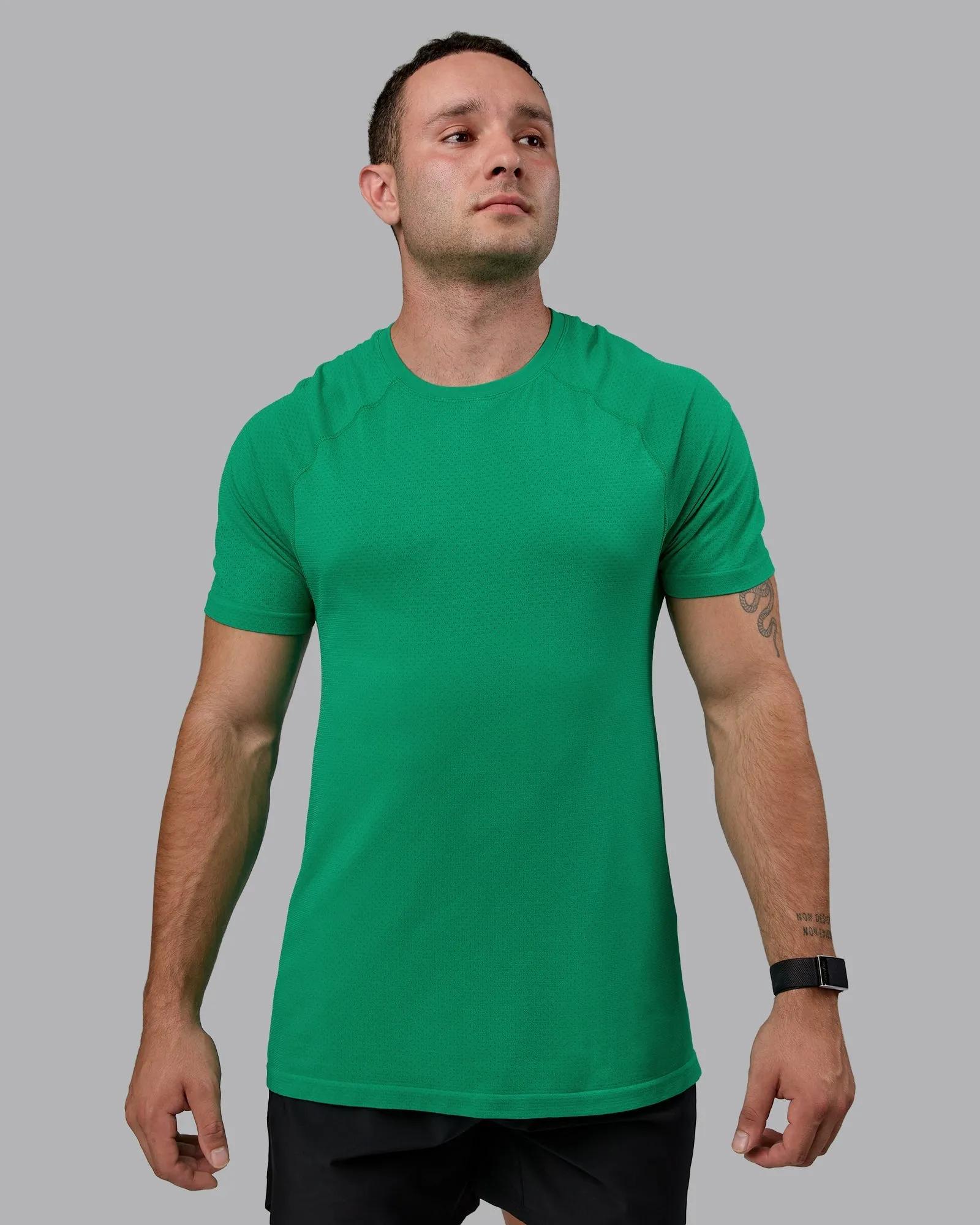 Trendy Outdoor Style Trend AeroFLX  Seamless Tee - Pepper Green/Impact Green