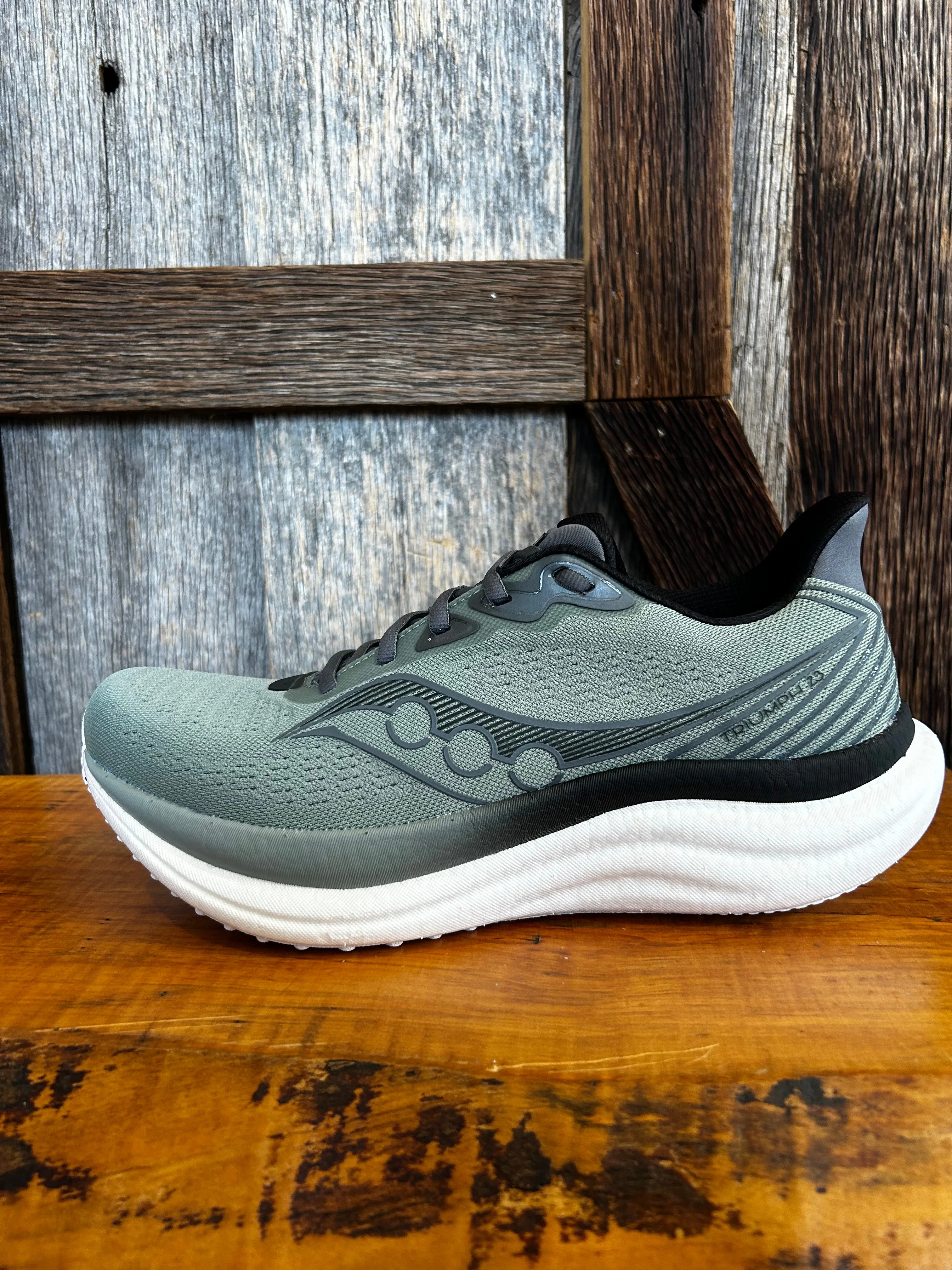 running during work breaks track and field shoes M Saucony Triumph 23