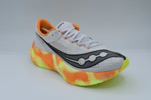 Saucony Endorphin Pro 4 Men running with a headband Lightweight Feel