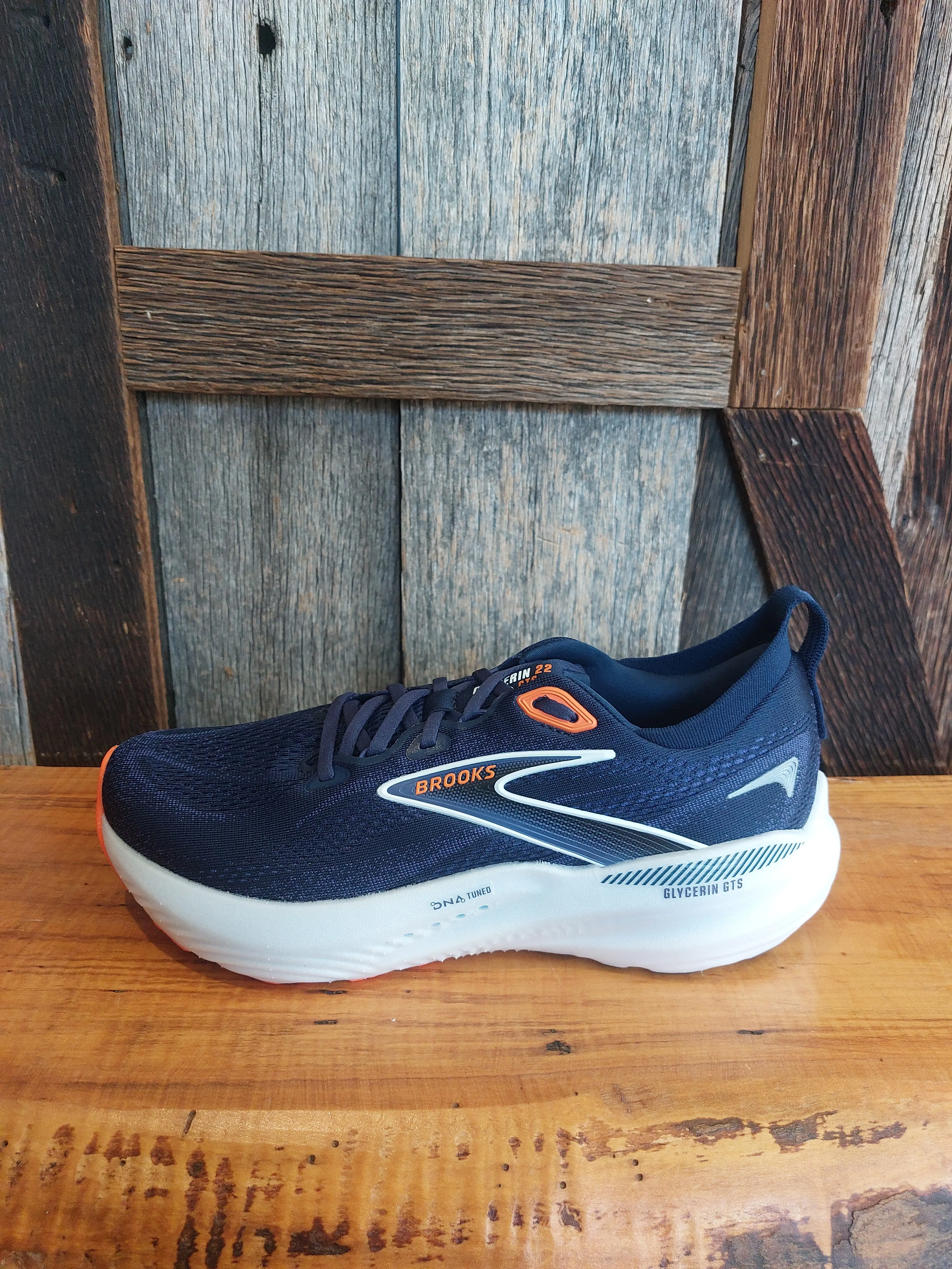 M Brooks Glycerin GTS 22 swimmers' shoes