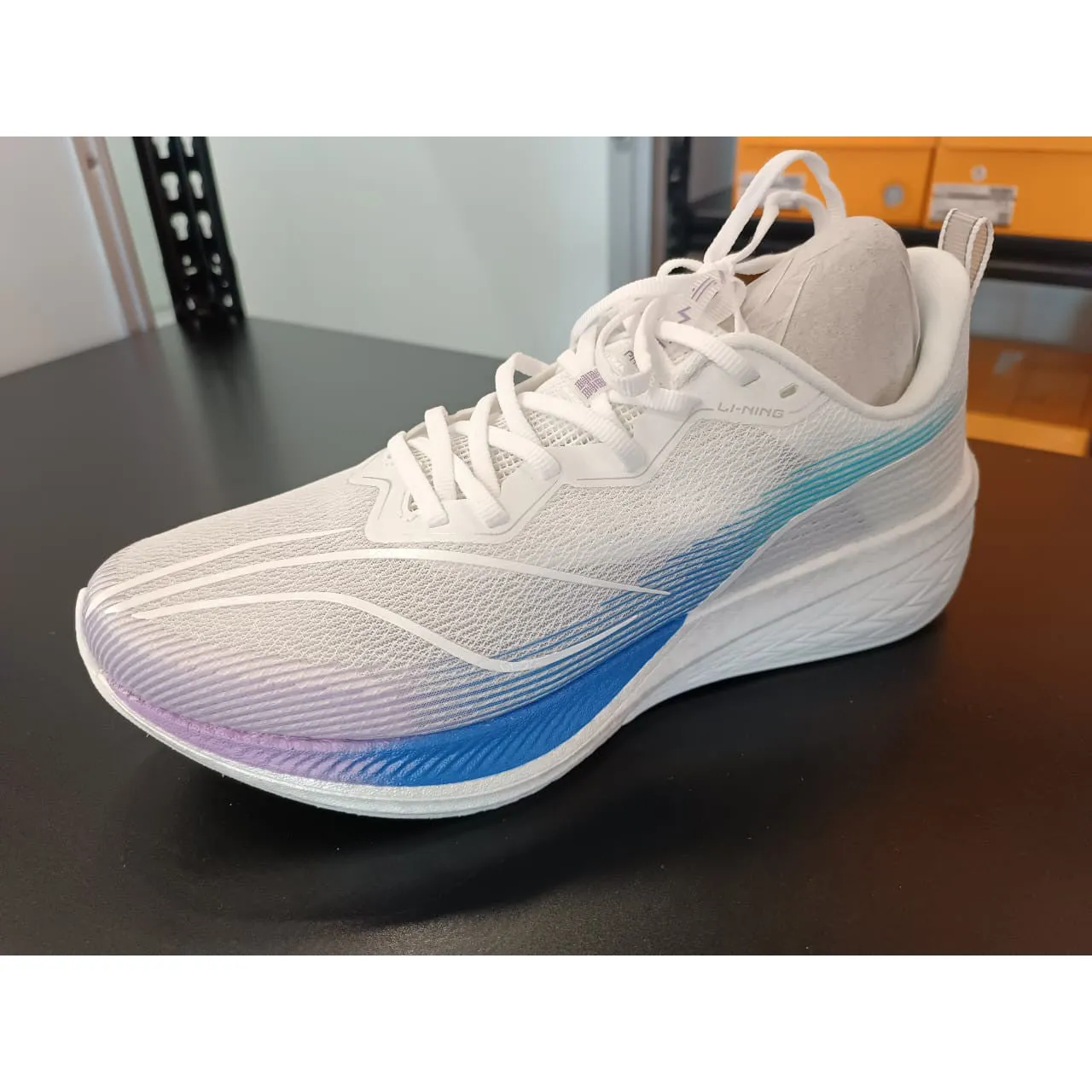 Li-Ning Men's Red Hare 6 Pro White/ Blue (ARMT013-7) evening - wear shoes running in a softball field area shoes