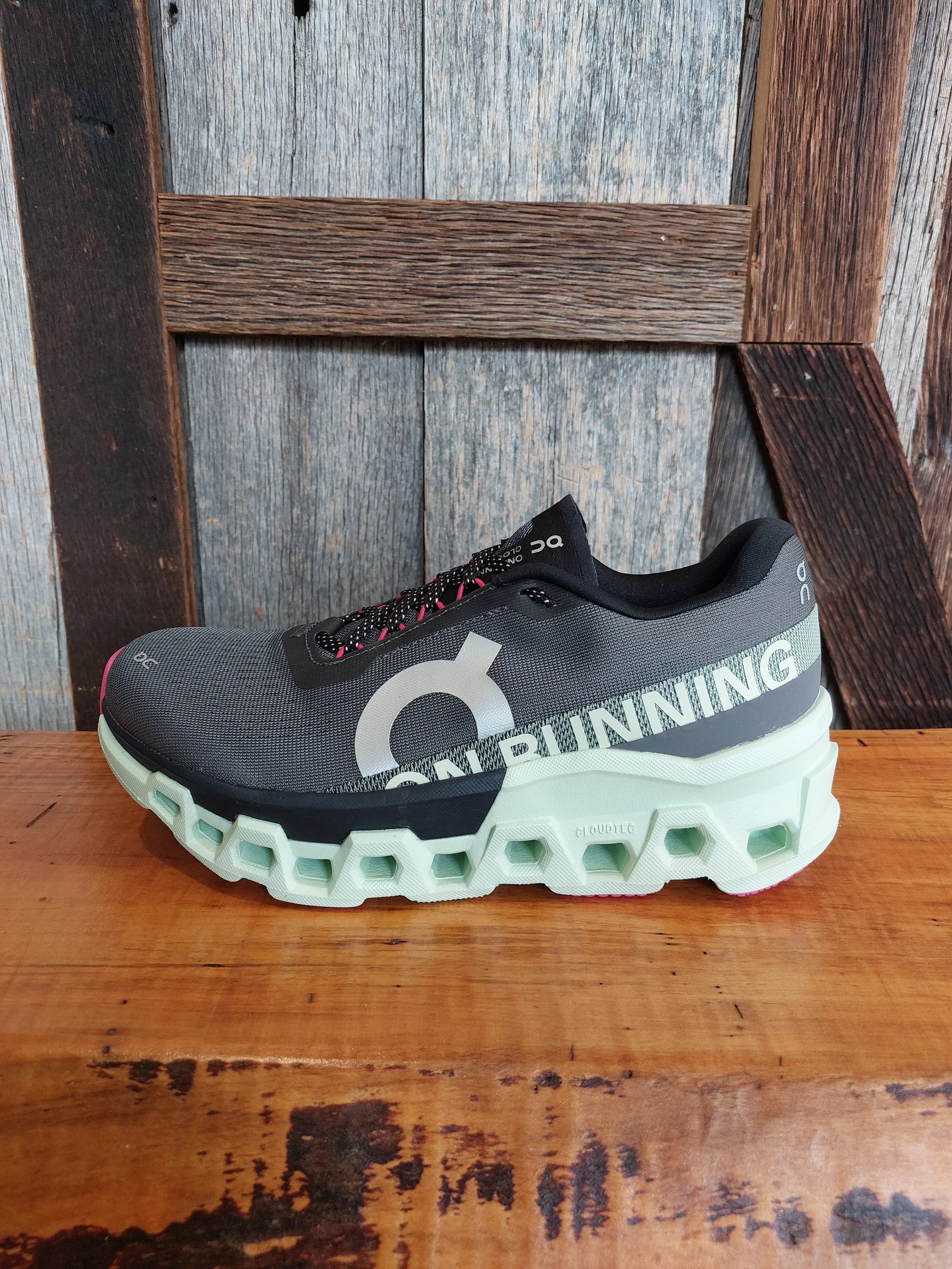 ocean - themed running shoes M On Cloudmonster 2