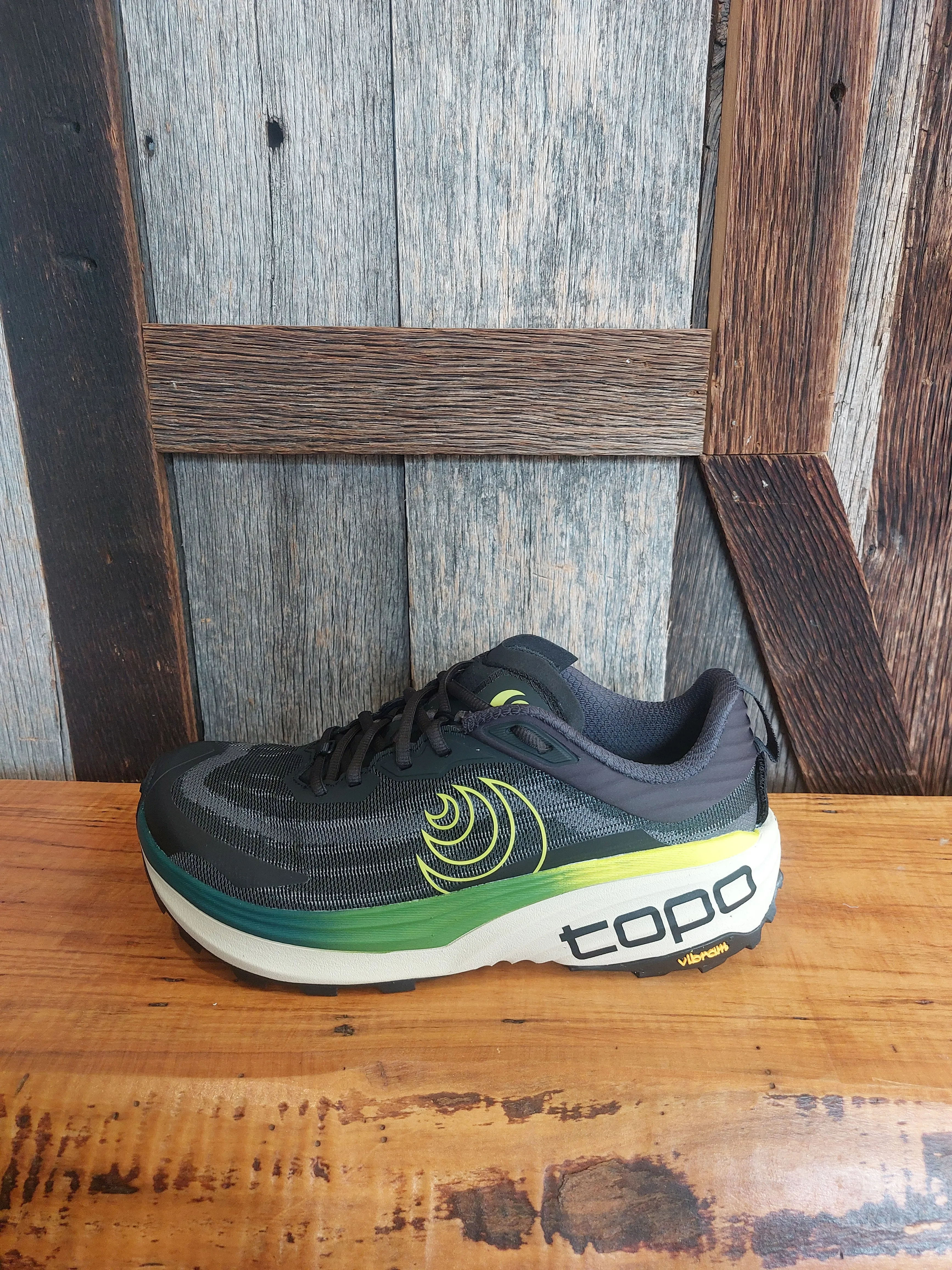 M Topo Vista outdoor workout sneakers