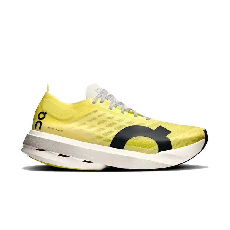 On Cloudboom Strike - Mens stretchy running gear