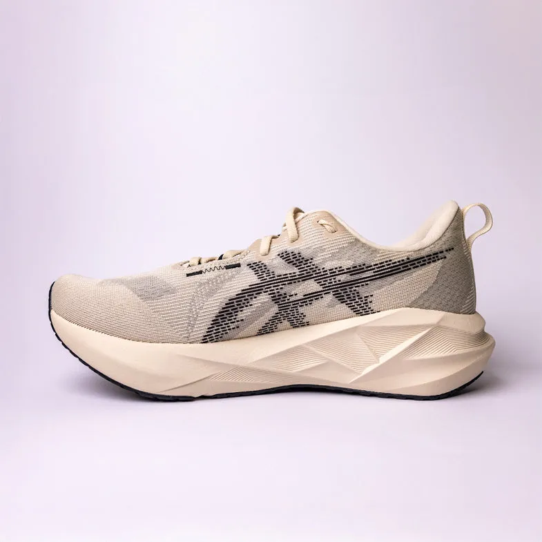 ASICS Novablast 5 - Mens Retro Style lace - up closure