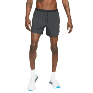 Beach-Ready Look Anti Pilling Technology Nike Men's Dri-FIT Stride 5 Inch Shorts Black / Black