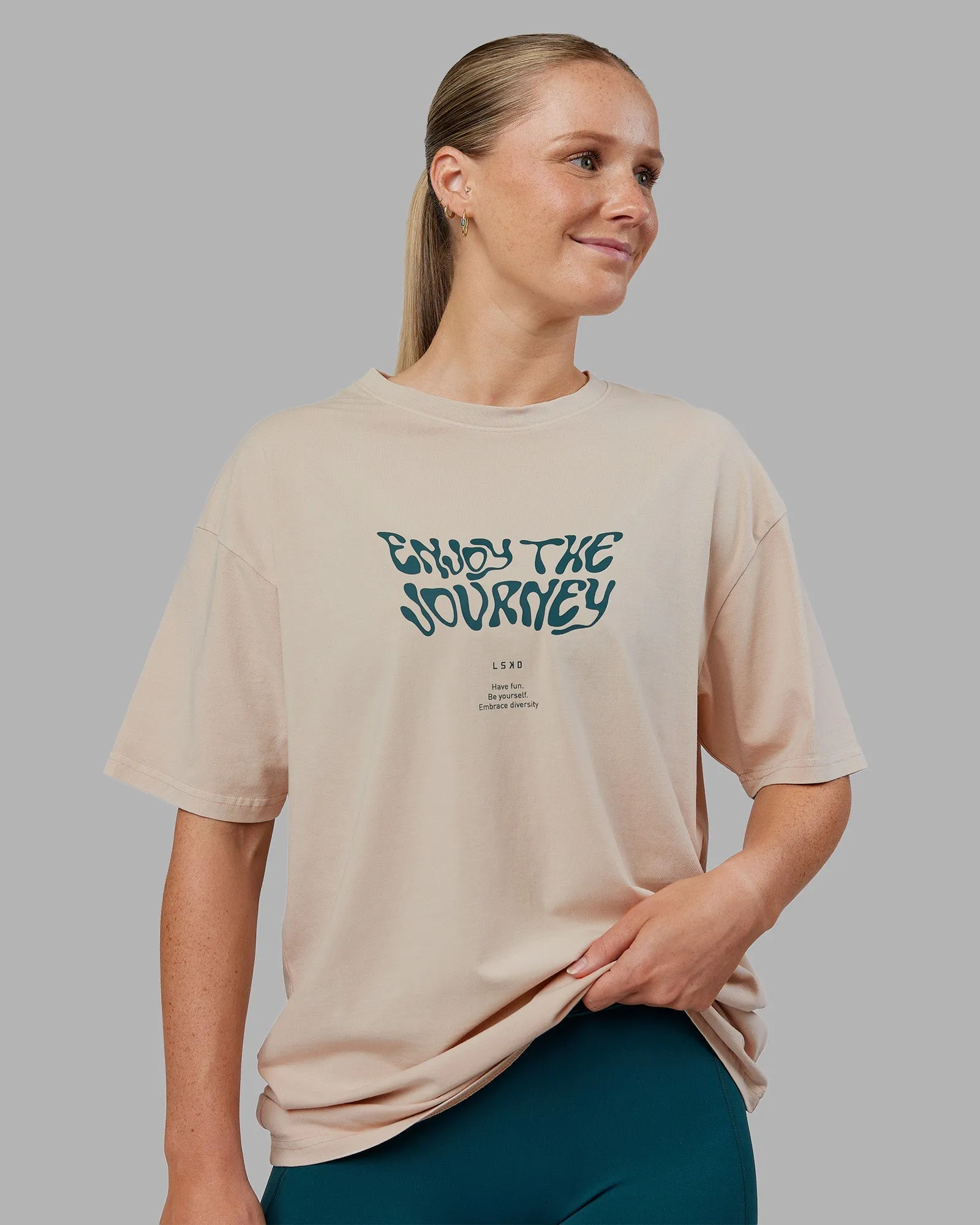 Journey FLXCotton Oversized Tee - Washed Shale Beige-Dark Moss Slim Fit Design
