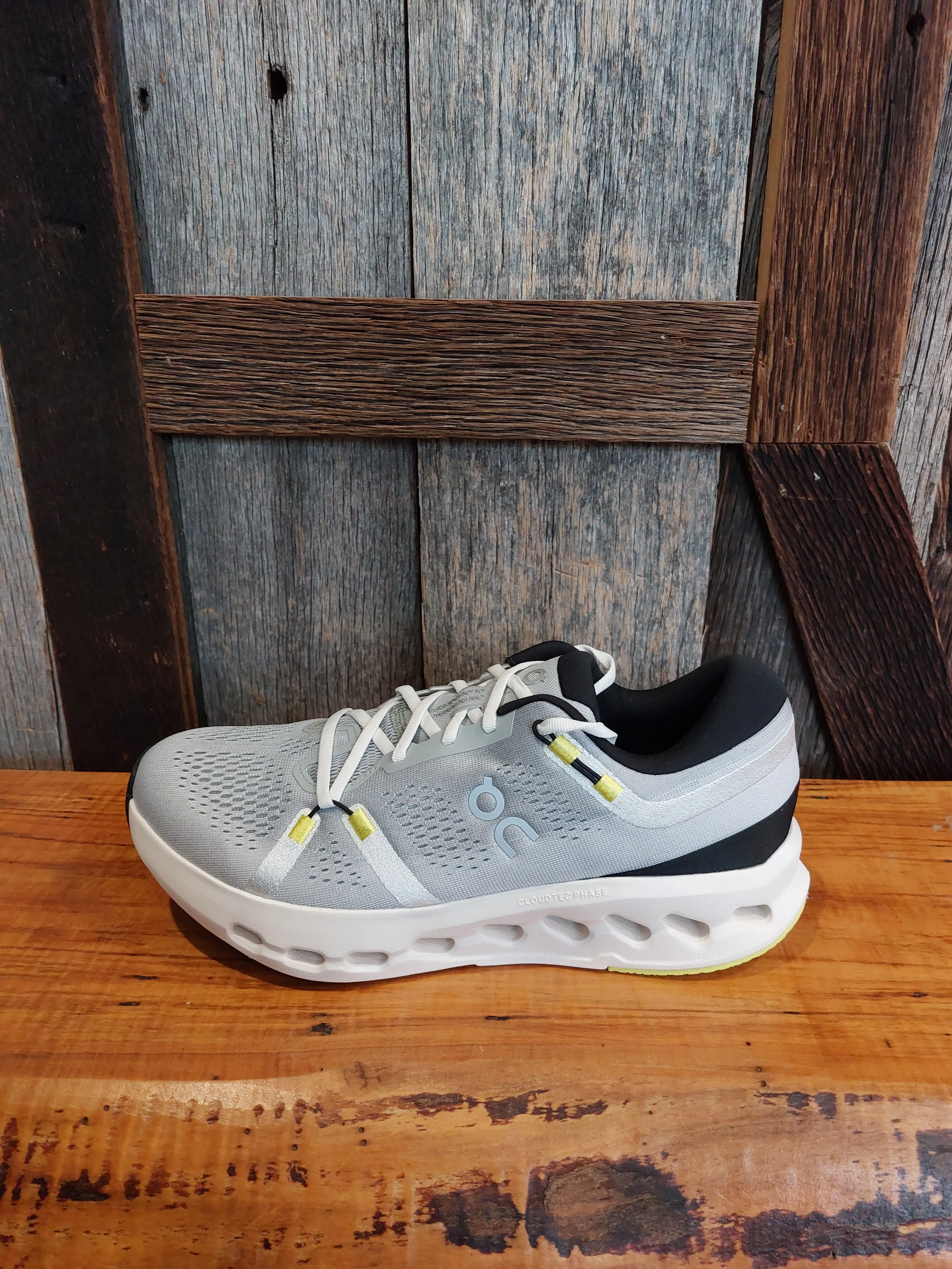 continuous running shoe adaptability M On Cloudsurfer 2