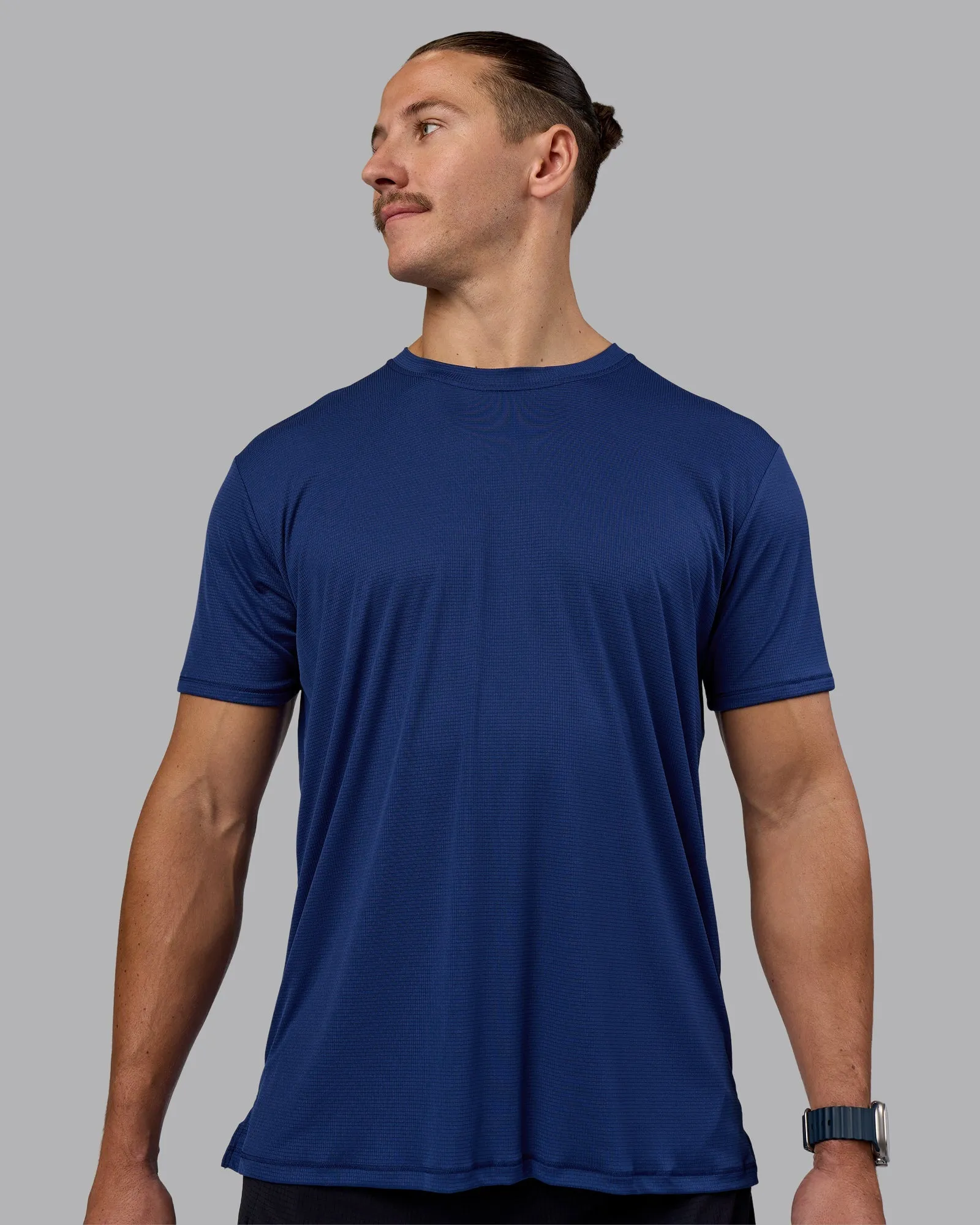 Pace Running Tee - Midnight Blue Stylish Layer Look