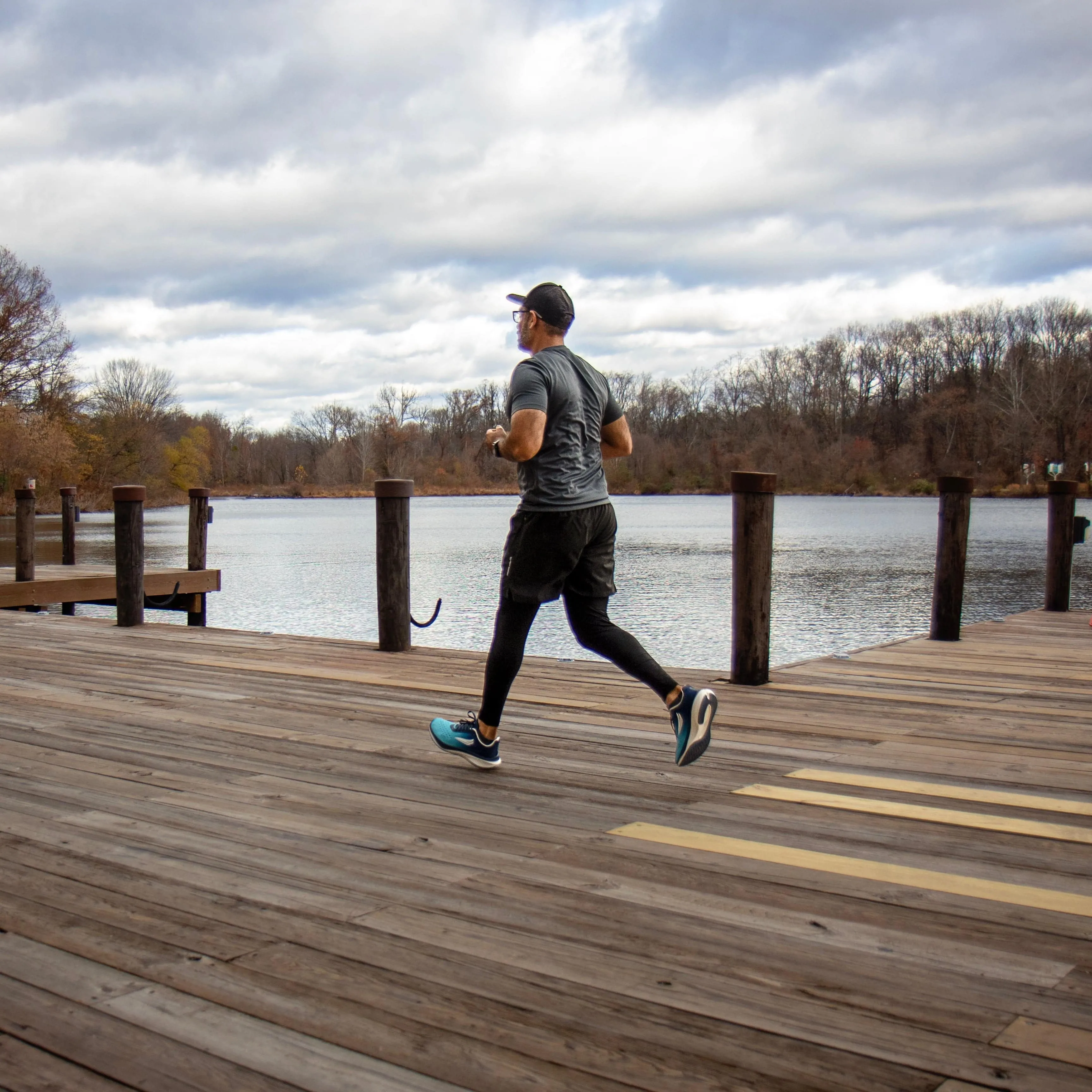 APUS Blue Men Running Shoe Rockered Profile