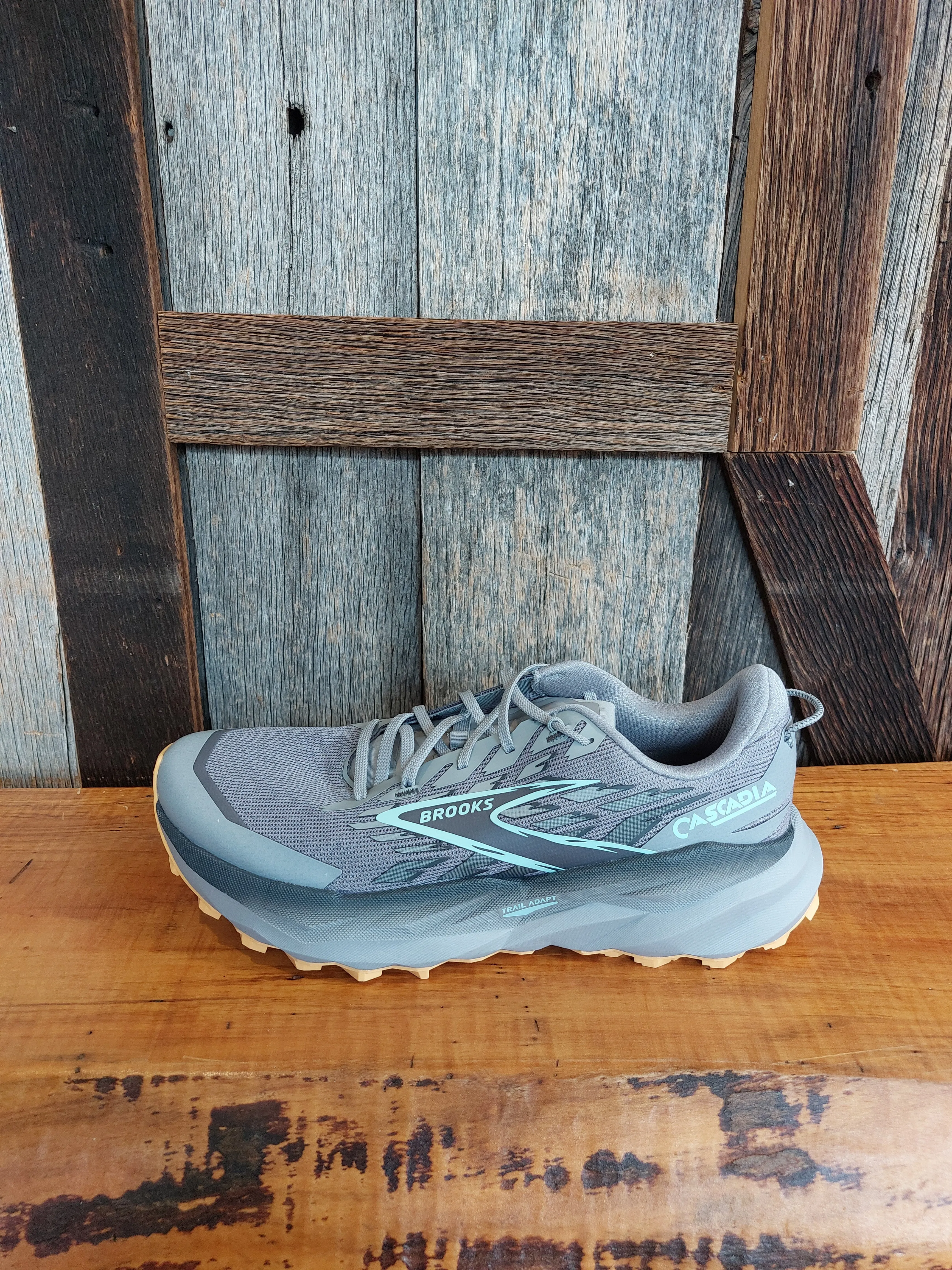 Seamless construction Adaptive Lacing M Brooks Cascadia 19