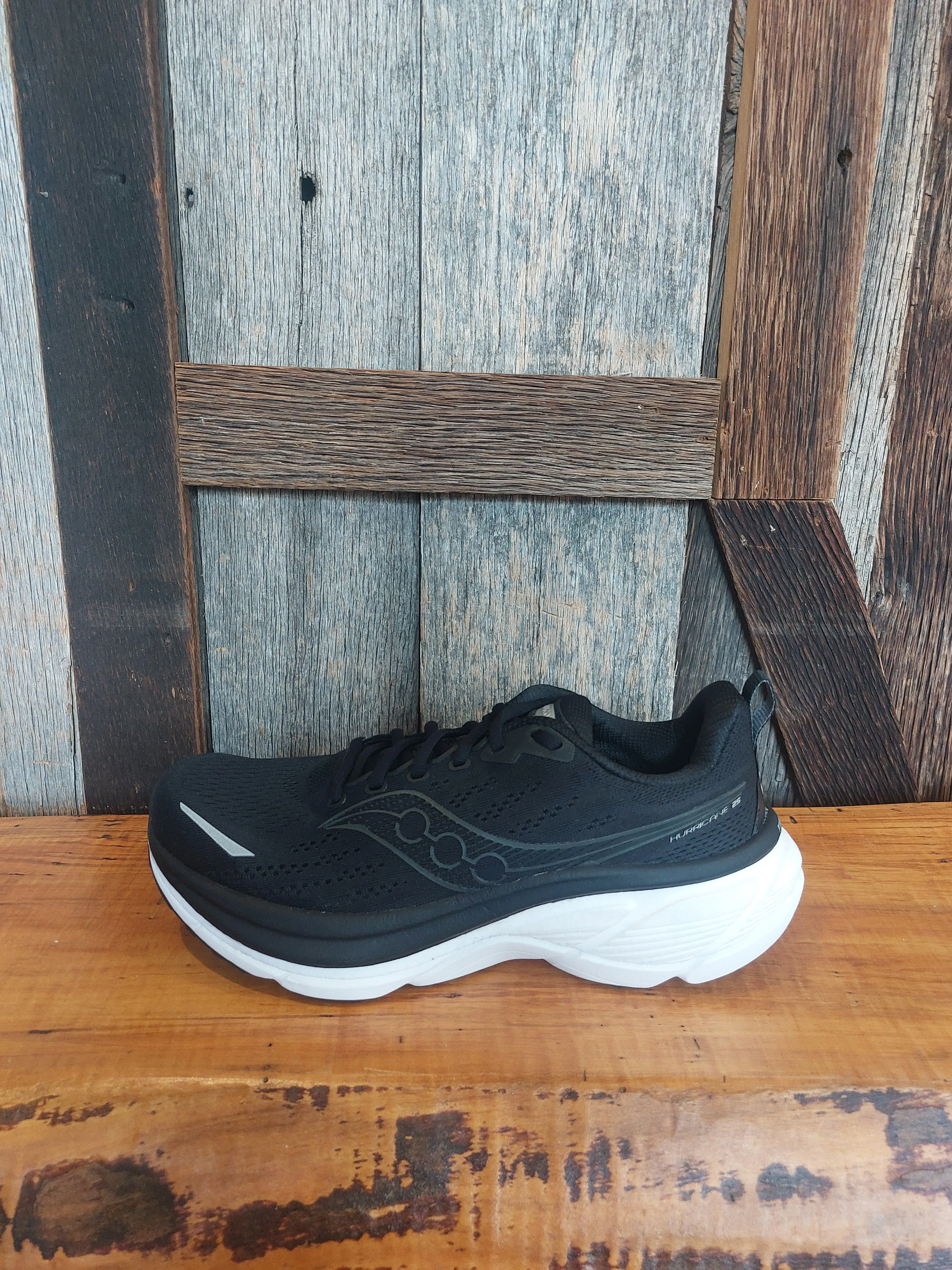 M Saucony Hurricane 25 upcycled - material shoes