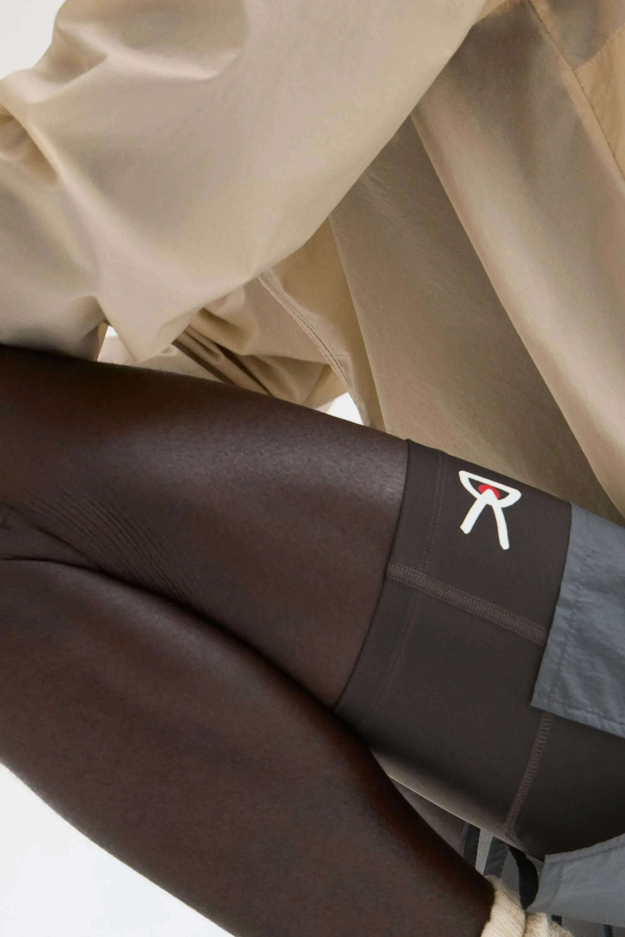 soft fit 9 Inch Recycled Half Tights Slate Brown